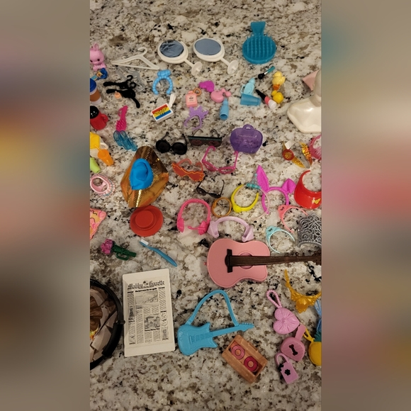 Barbie Accessories Assorted Set - Picture 3 of 5